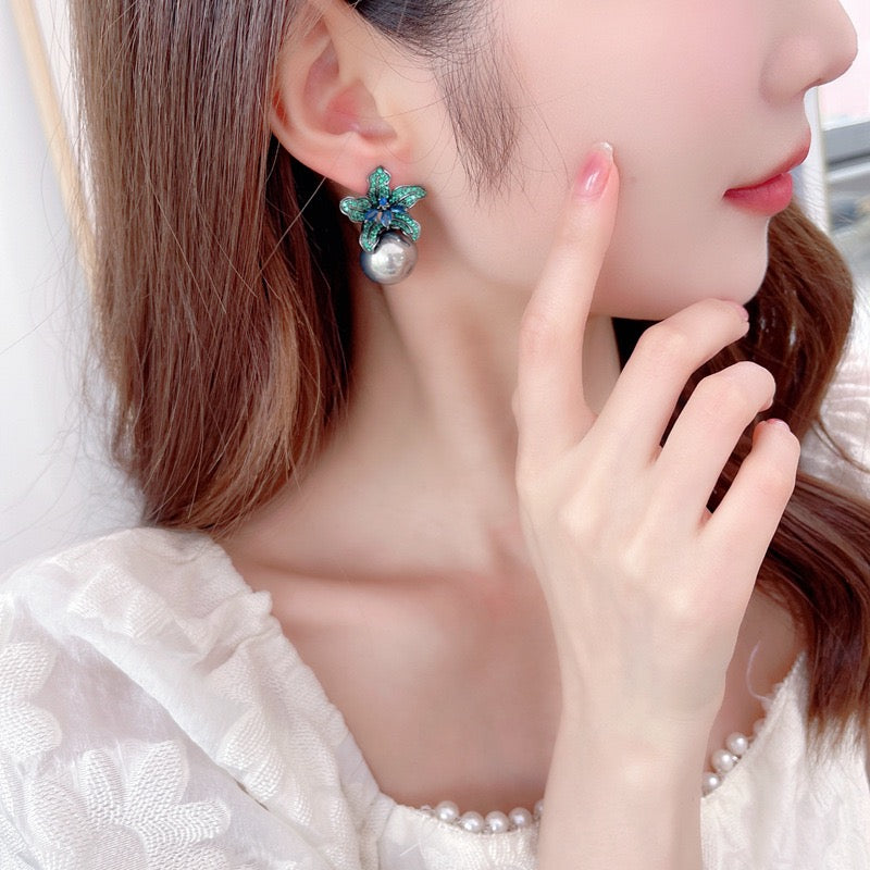 150.Lily Flower Pearl Stud Earrings