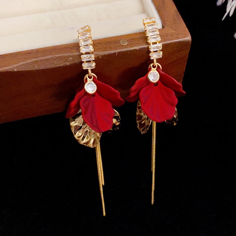 33. Aretes de circón de lujo 