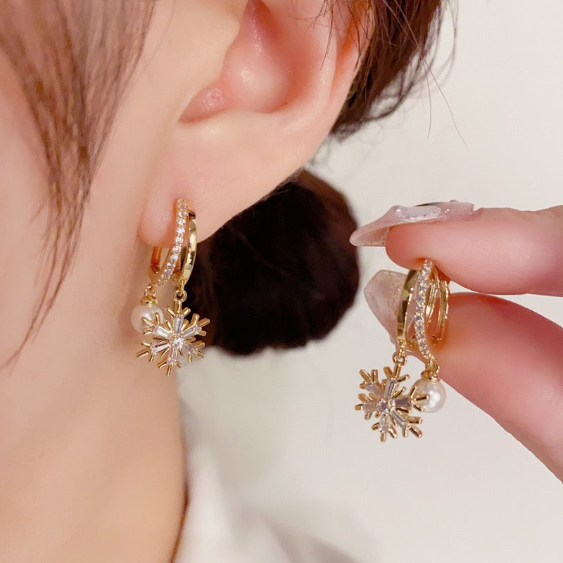 876.Pearl Snowflake Earrings