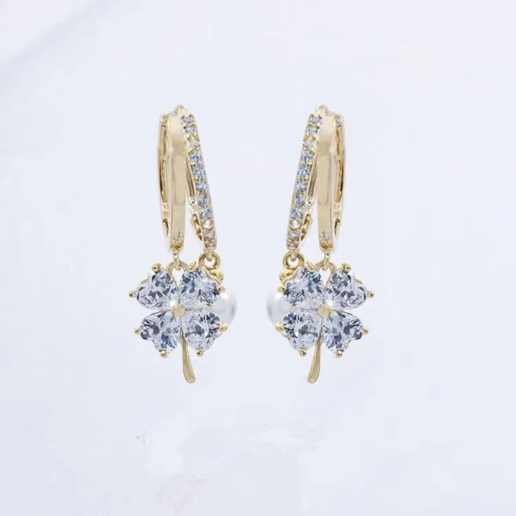 8.Clover Pearl Earrings