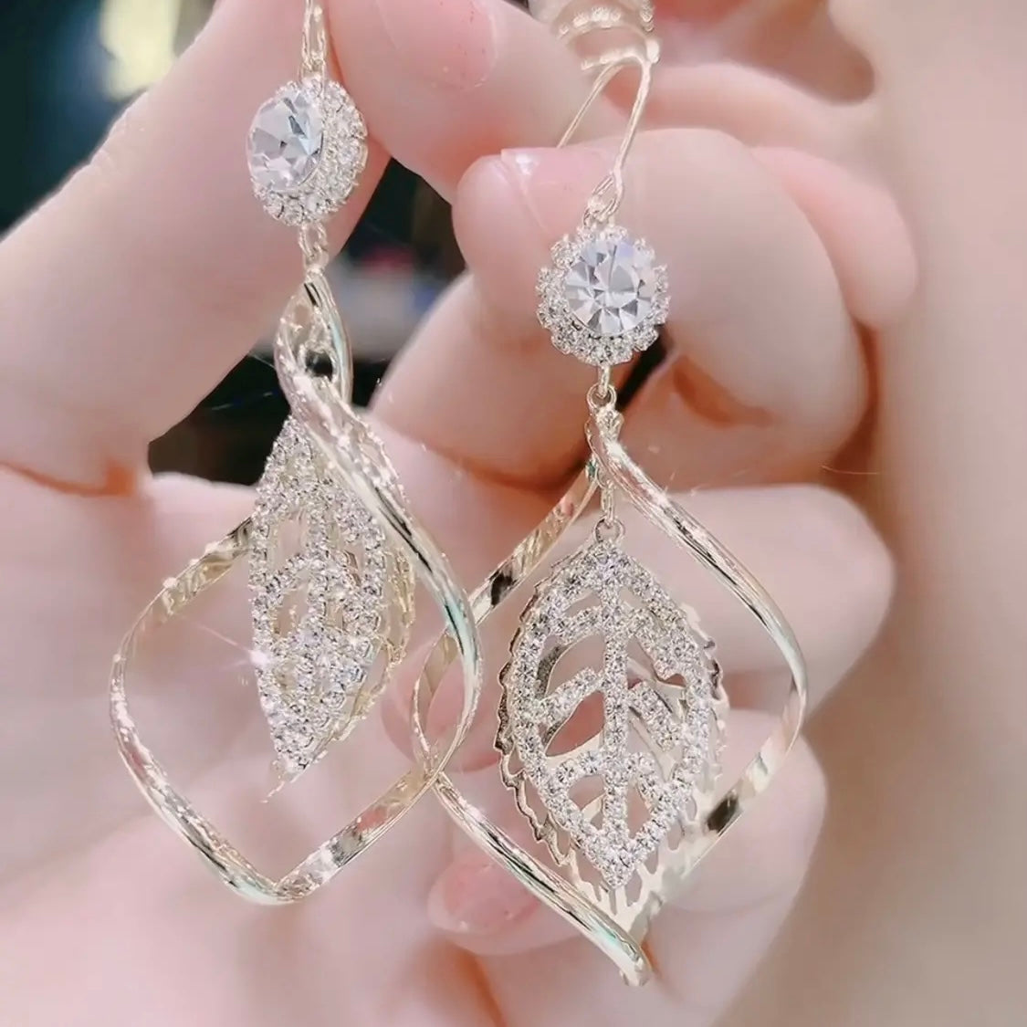 84.Rotating Leaf Earrings