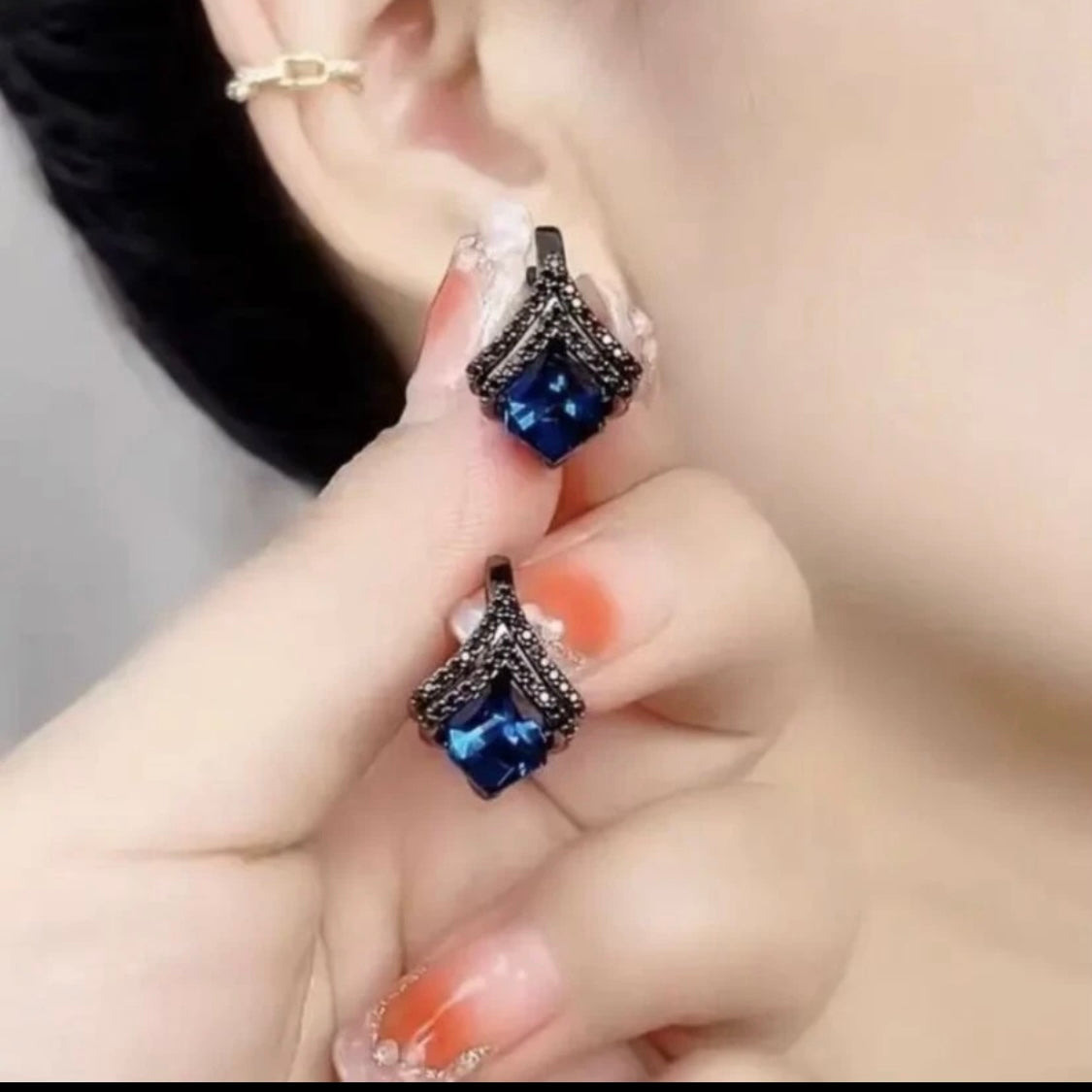 85.Blue Crystal Earring